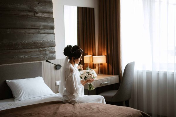 How to Build an Antique-Inspired Vanity from Reclaimed Wood?