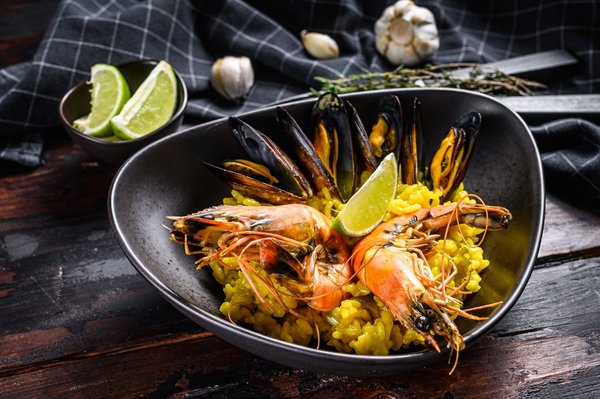 How to Create a Flavorful Shrimp and Chorizo Paella with Saffron Rice?